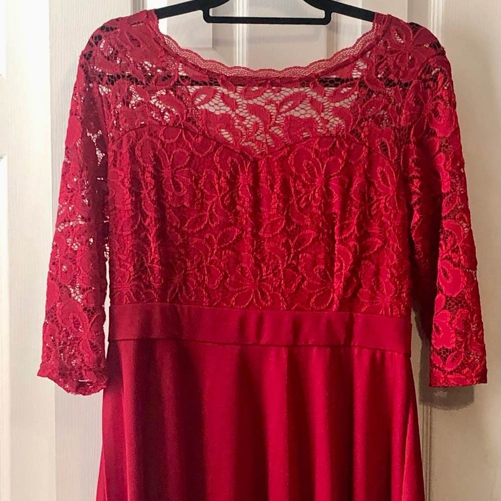 Holiday Red Dress NWT Sweetheart Neckline & Lace